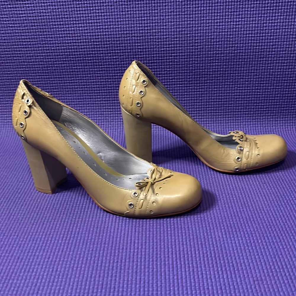 LOVIN’ OXFORD HEELS BY BCBGirls